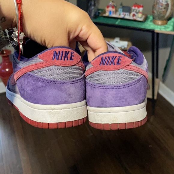 6M plum Dunks - Picture 3 of 6
